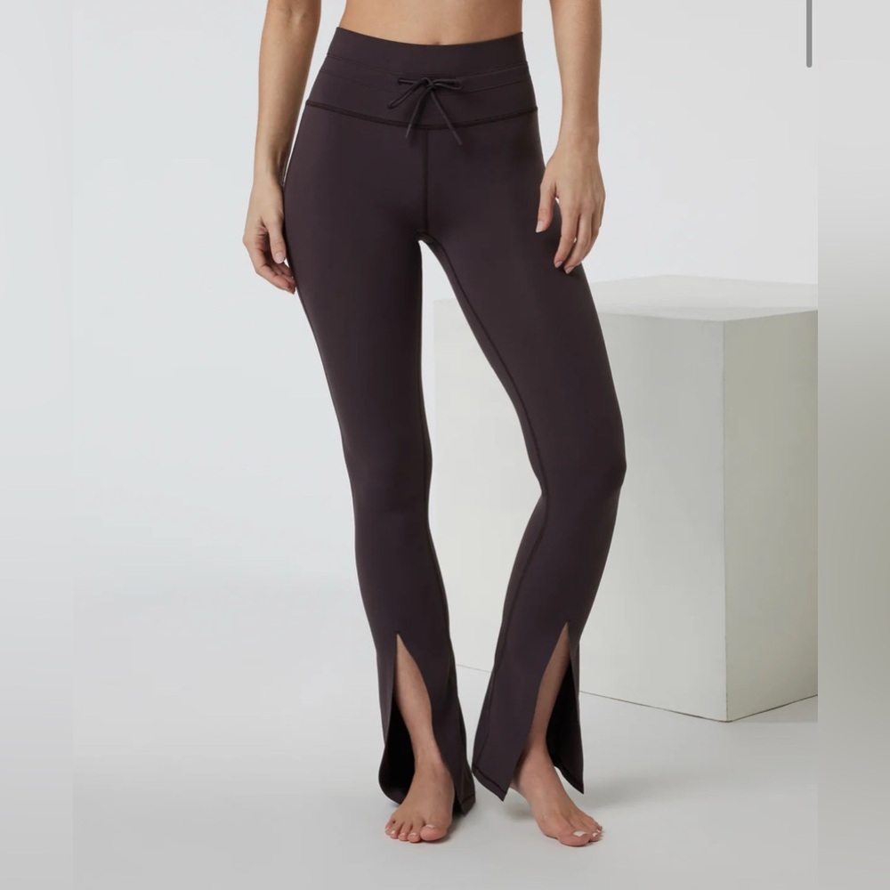 NWT Vuori Daily Split Flare